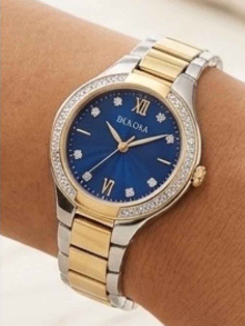 Luxury Bulova 98R223 Women’s Watch - Two-Tone Silver & Gold with Diamonds - 100%